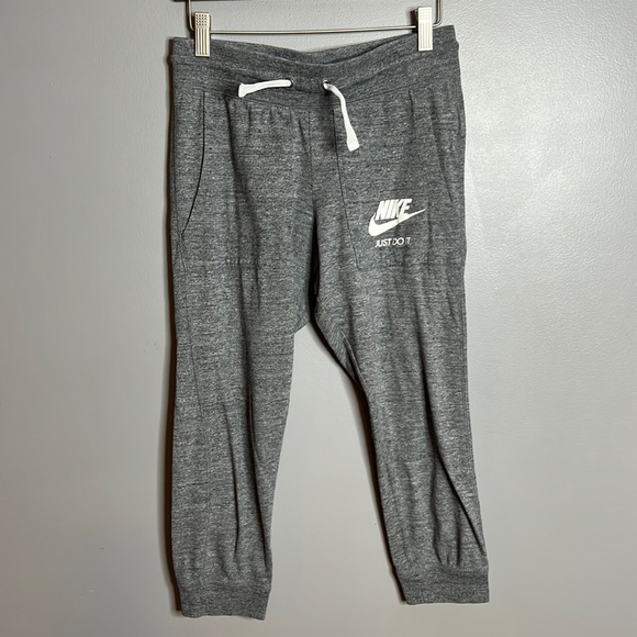 Nike Pants - Nike light gray capris joggers vintage style size xs